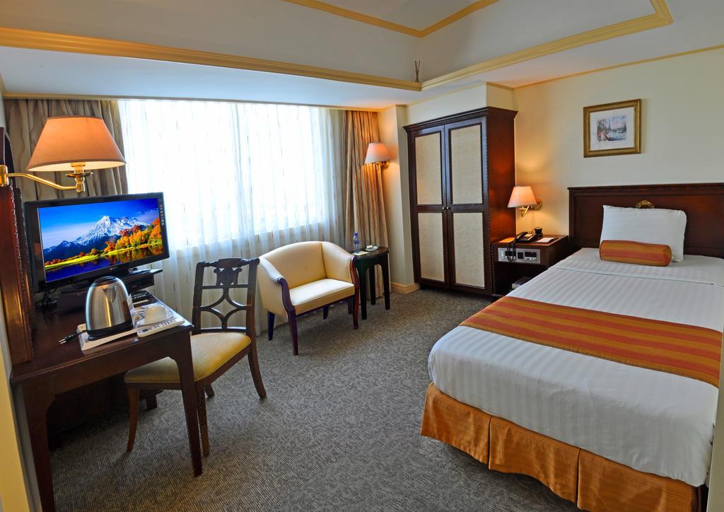 Networld Hotel Spa And Casino Pasay Esterno foto