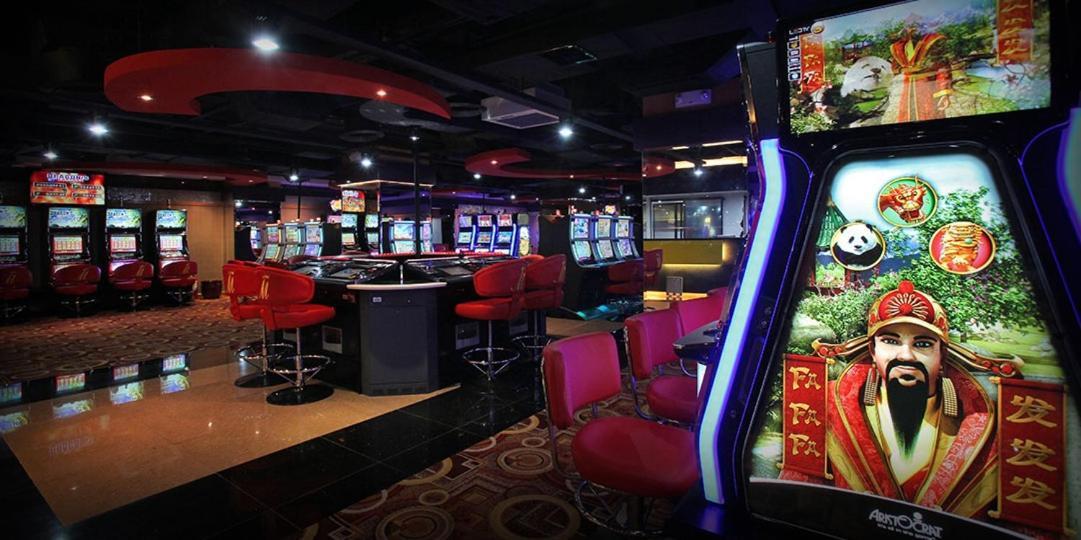 Networld Hotel Spa And Casino Pasay Esterno foto